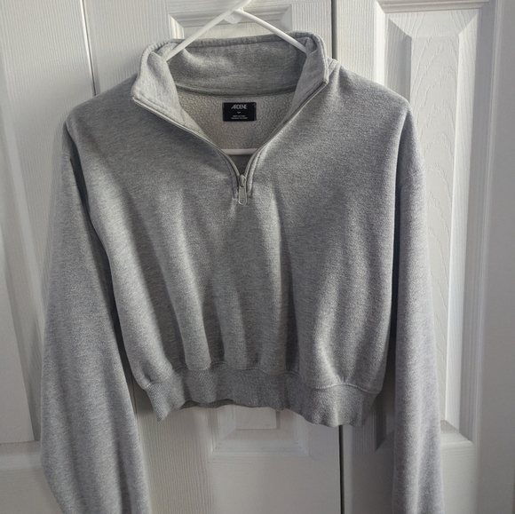 Cropped quarter zip sweater - Picture 2 of 4